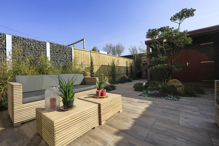 Yoga tuin met houtlook